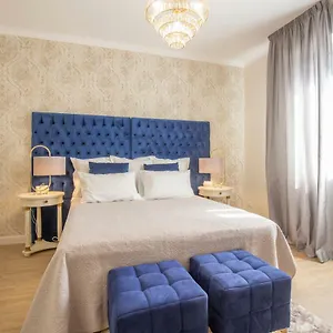 Crys: Apartments, Holiday, Business, Blu Italy